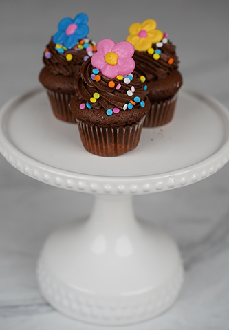 CC-003 Display MINI chocolate cupcake with white mousse filling CC-003 Display MINI chocolate cupcake with white mousse filling