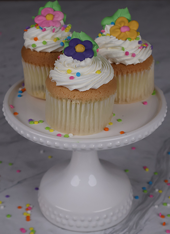 CC-002 Display gold cupcakes with chocolate filling CC-002 Display gold cupcakes with chocolate filling