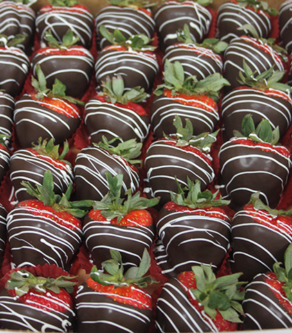 CO-036 Chocolate dipped Strawberries with white drizzle