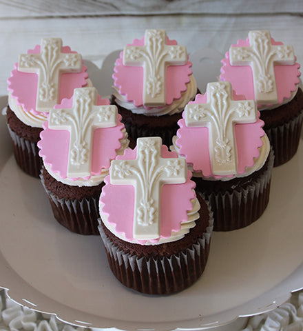 CC-040 Chocolate cupcake with white chocolate mousse filling CC-040 Chocolate cupcake with white chocolate mousse filling