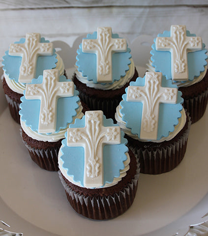 CC-042 Chocolate cupcake with white chocolate mousse filling CC-042 Chocolate cupcake with white chocolate mousse filling