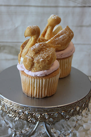 CC-000E Chantilly Swan Raspberry Cupcake