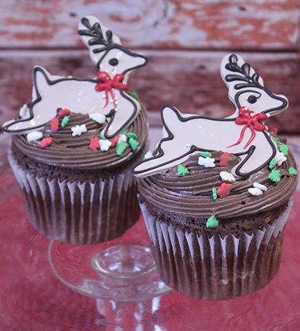 CH-067B Chocolate cupcake with white chocolate mousse filling CH-067B Chocolate cupcake with white chocolate mousse filling