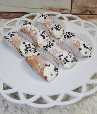 AP-022 Cannolis with ricotta and chocolate chips