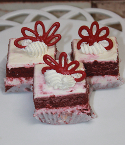 AP-045G Red Velvet Squares | Konditor Meister