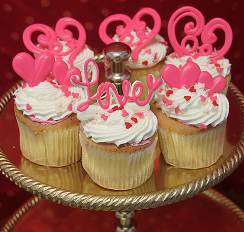 VC-037 Display Valentine gold cupcake with chocolate mousse filling. VC-037 Display Valentine gold cupcake with chocolate mousse filling.