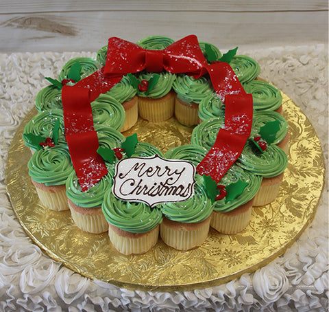 CC-082 Christmas Wreath Chocolate cupcakes with white filling