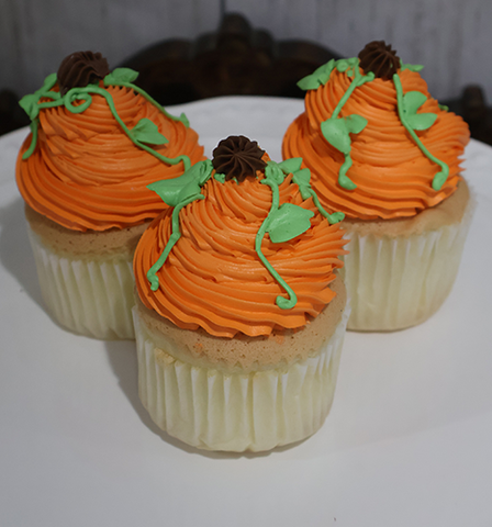 CC-072 Pumpkin design cupcake Gold cake with chocolate mousse filling