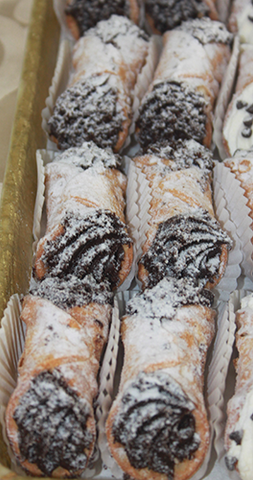 CO-081 Chocolate filled Cannolis