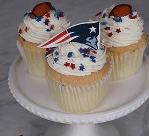 Patriots Gold Cupcakes/Whipped cream filling