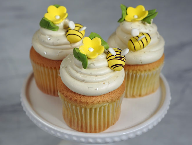 CC-120 flower bee cupcake gold cake