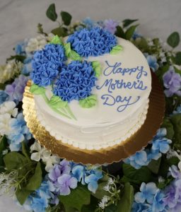 mom cake blue hydrangeas