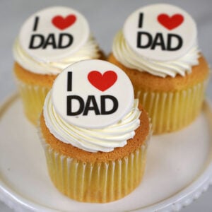 heart-dad-white-cream-cupcakes.jpg