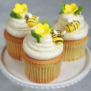 flower-bee-cupcake.webp
