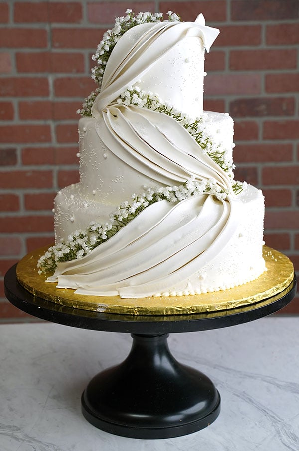 WD-110 Deluxe Wedding Cake